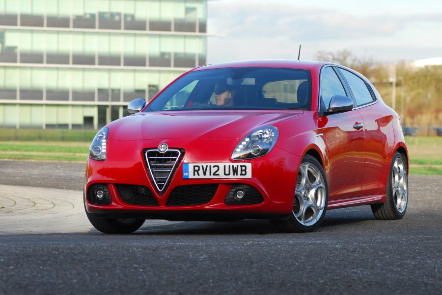  Alfa Romeo Giulietta 2010 года  (UK) (фото 32 из 67)